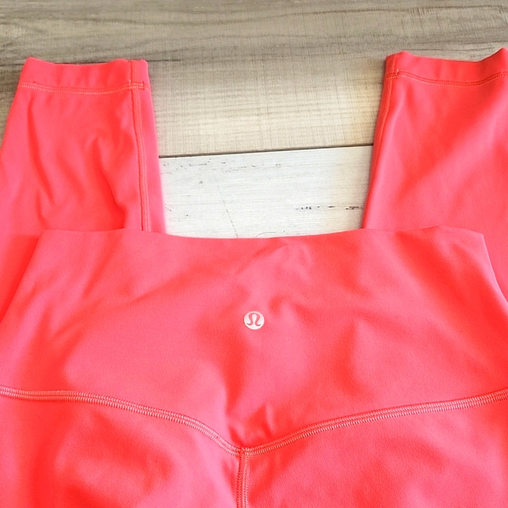Women's size  8 Lululemon leggins.